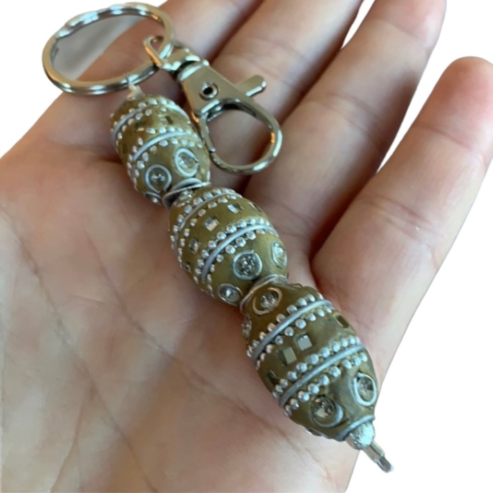 Handmade beaded keychain - Picture 2 of 8